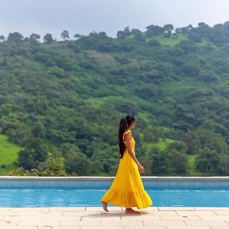Stayvista'S Shivom Villa 12 - A Serene Escape With Views Of The Valley And Lake 로나발라 외부 사진