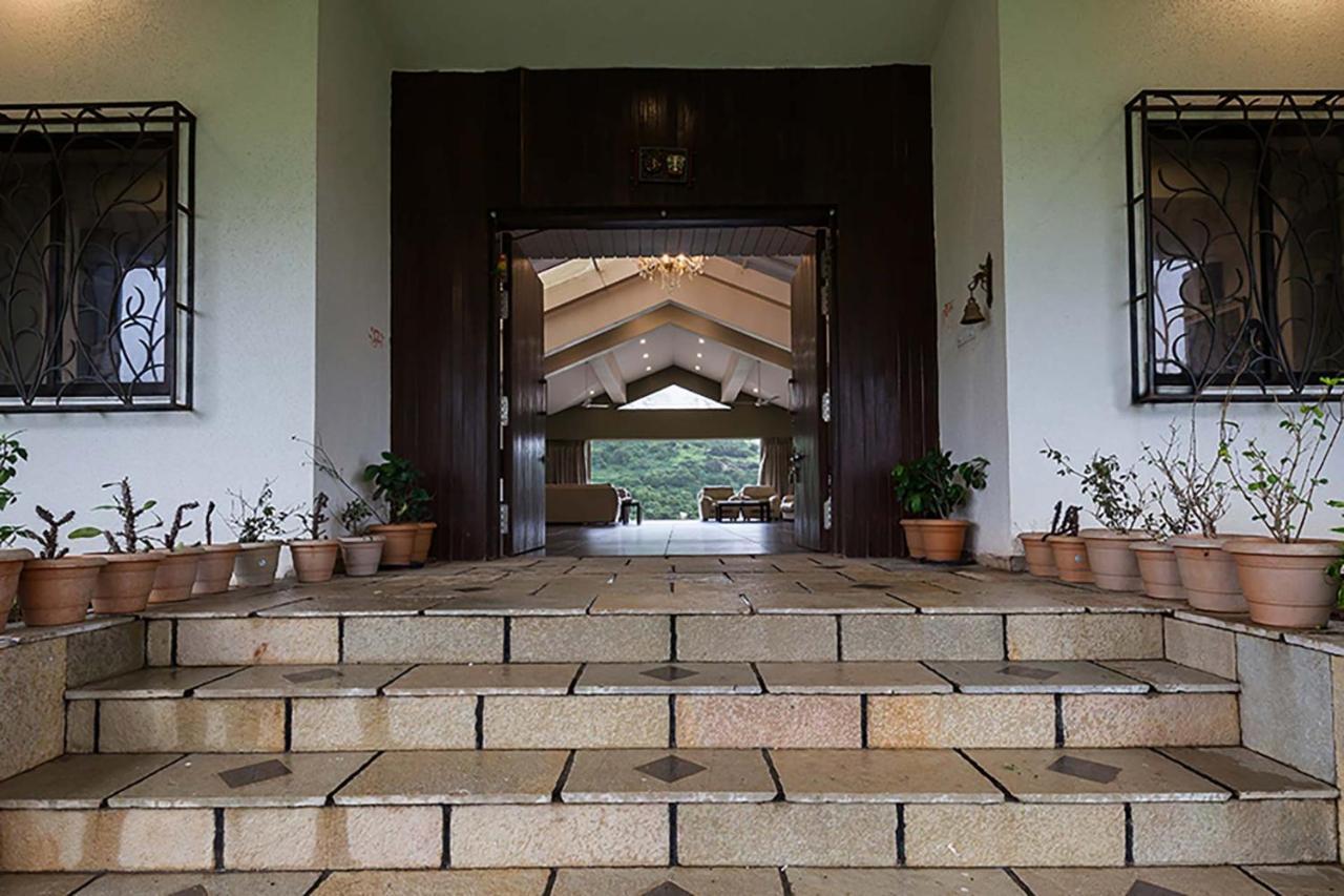 Stayvista'S Shivom Villa 12 - A Serene Escape With Views Of The Valley And Lake 로나발라 외부 사진