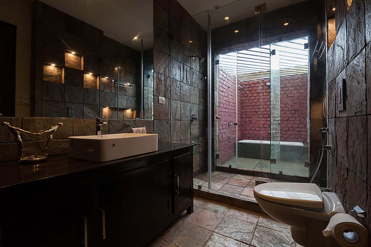 Stayvista'S Shivom Villa 12 - A Serene Escape With Views Of The Valley And Lake 로나발라 외부 사진