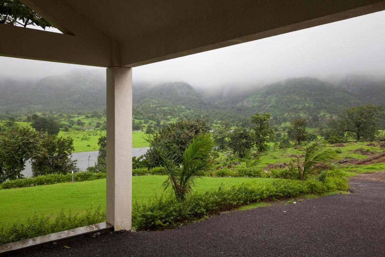 Stayvista'S Shivom Villa 12 - A Serene Escape With Views Of The Valley And Lake 로나발라 외부 사진